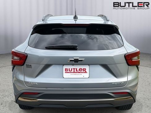 Used 2024 Chevrolet Trax ACTIV w/ Sunroof Package FWD image 5