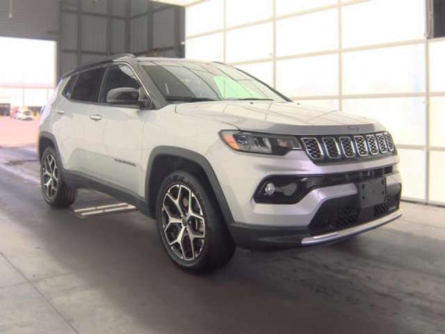 Used 2025 Jeep Compass Limited AWD/4WD image 3
