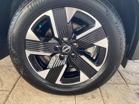 Certified 2025 Nissan Kicks SV AWD/4WD image 12