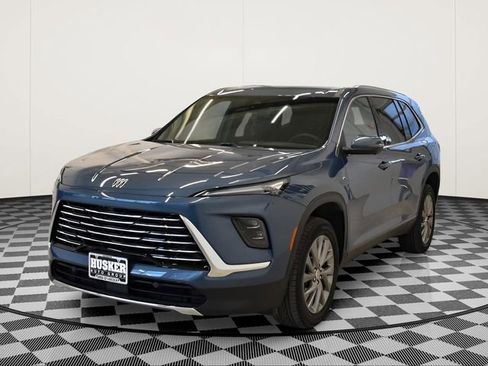 Used 2025 Buick Enclave Preferred image 9