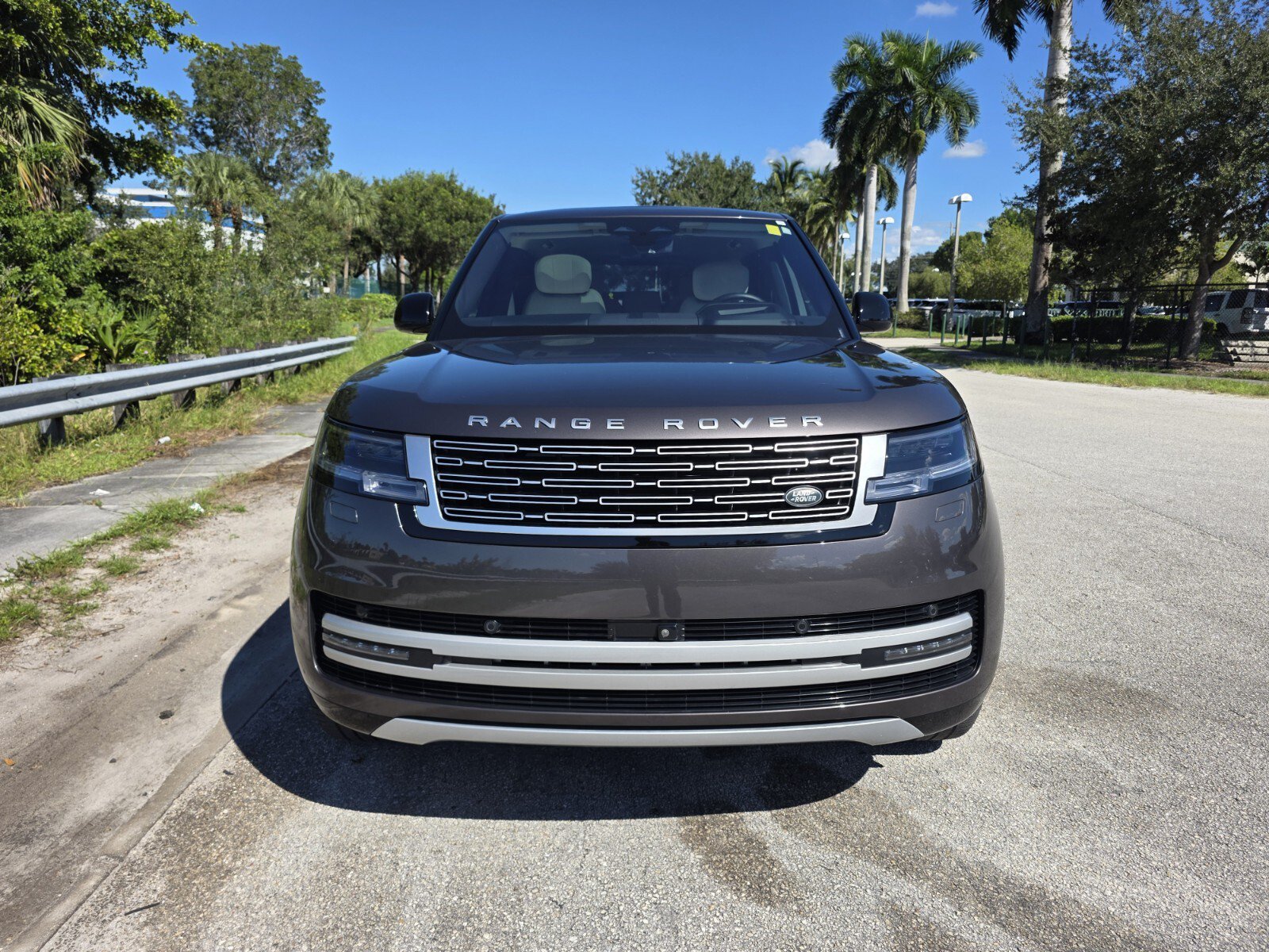 Certified 2023 Land Rover Range Rover First Edition AWD/4WD image 9
