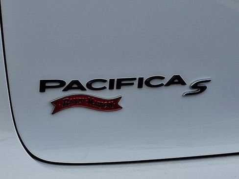 New 2026 Chrysler Pacifica Limited w/ S Appearance Package FWD image 10