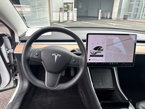 Used 2020 Tesla Model 3 Long Range AWD/4WD image 21
