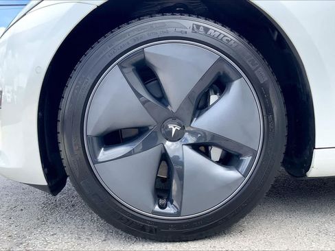 Used 2020 Tesla Model 3 Standard Range Plus RWD image 8