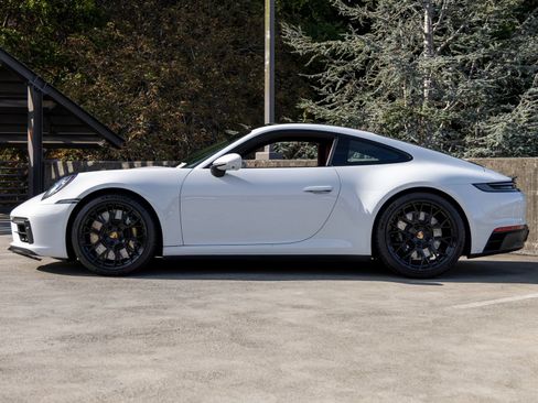 Used 2022 Porsche 911 Carrera GTS RWD image 2