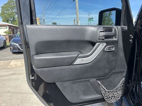 Used 2014 Jeep Wrangler Unlimited Rubicon AWD/4WD image 10