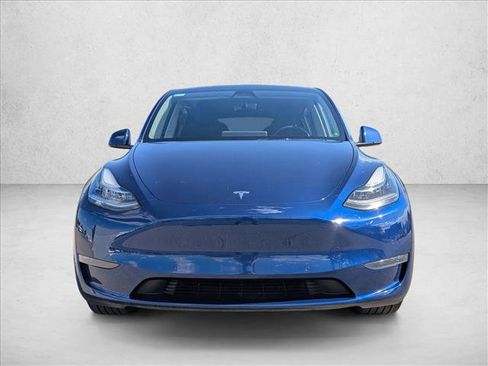 Used 2022 Tesla Model Y Long Range AWD/4WD image 2