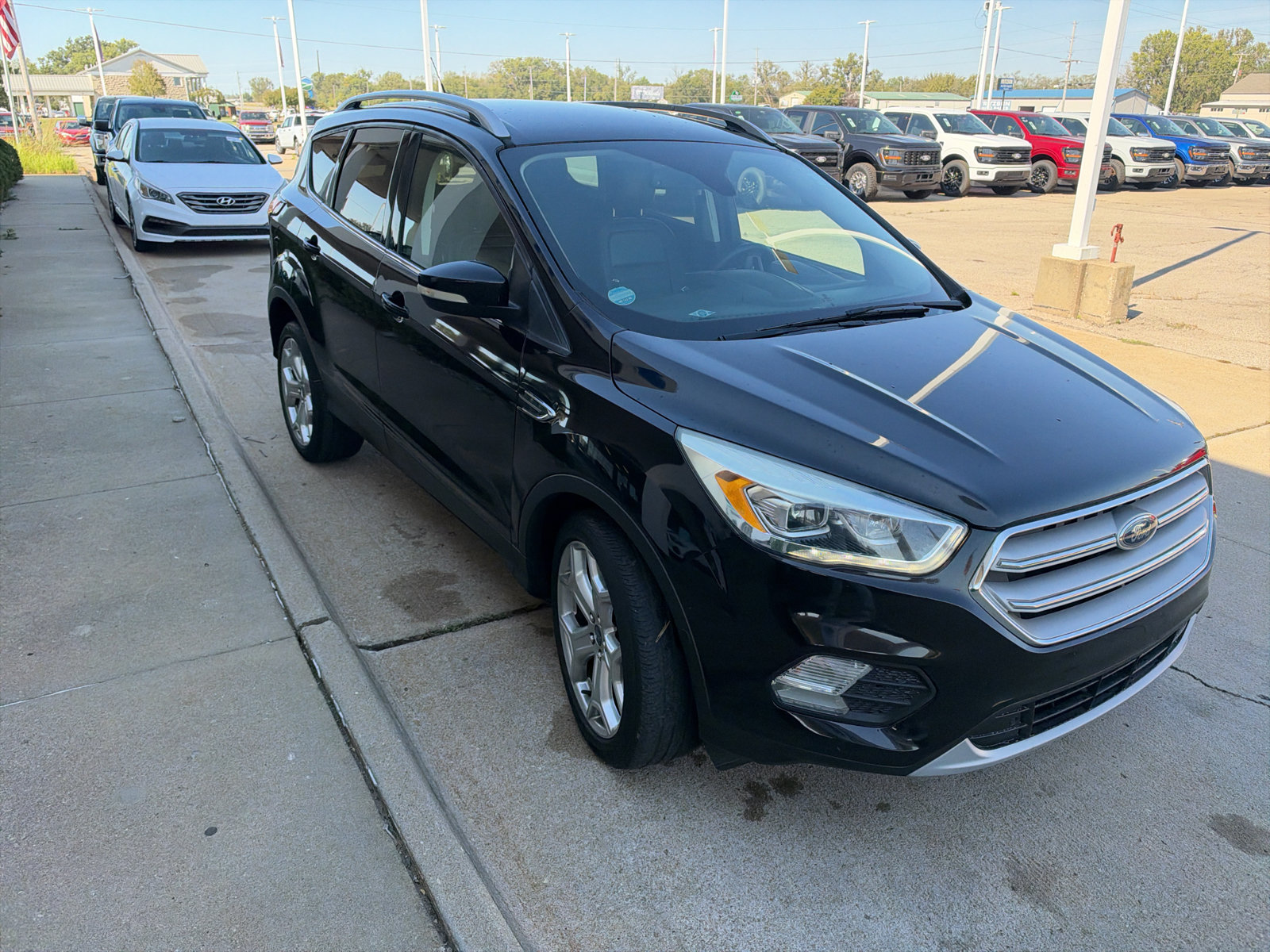 Used 2019 Ford Escape Titanium FWD image 4