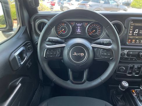 Used 2023 Jeep Gladiator Sport AWD/4WD image 14