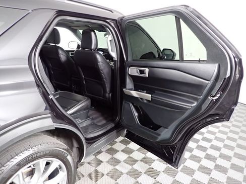 Used 2024 Ford Explorer XLT w/ Equipment Group 202A AWD/4WD image 34
