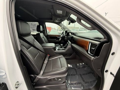 Used 2023 GMC Sierra 1500 Denali w/ Technology Package AWD/4WD image 10