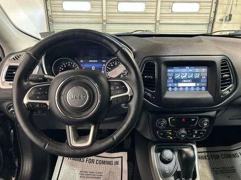 Used 2018 Jeep Compass Latitude w/ Popular Equipment Group AWD/4WD image 8