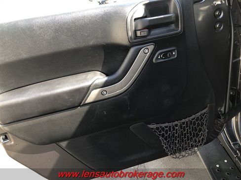 Used 2018 Jeep Wrangler Sport AWD/4WD image 11