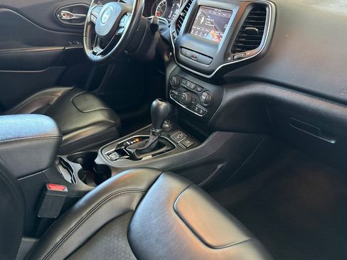 Used 2020 Jeep Cherokee Latitude Plus AWD/4WD image 31
