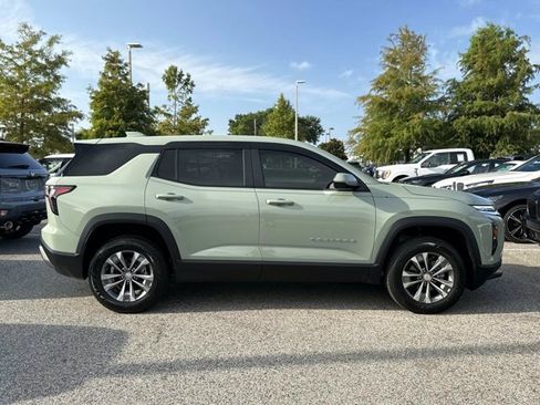 Used 2025 Chevrolet Equinox LT FWD image 2