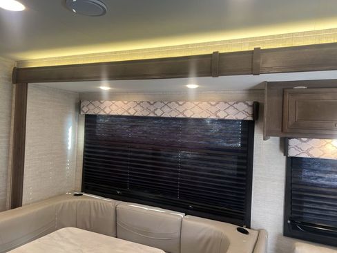 Used 2022 Ford E-450 and Econoline 450 Super Duty w/ Motorhome Prep Package image 68