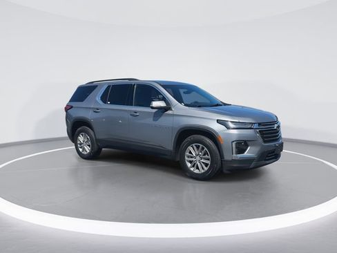 Used 2023 Chevrolet Traverse LT AWD/4WD image 2