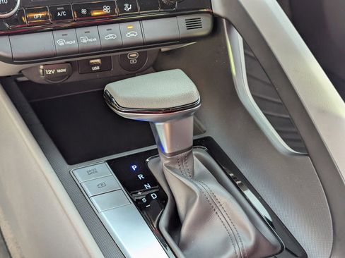 Used 2024 Hyundai Elantra SEL image 31