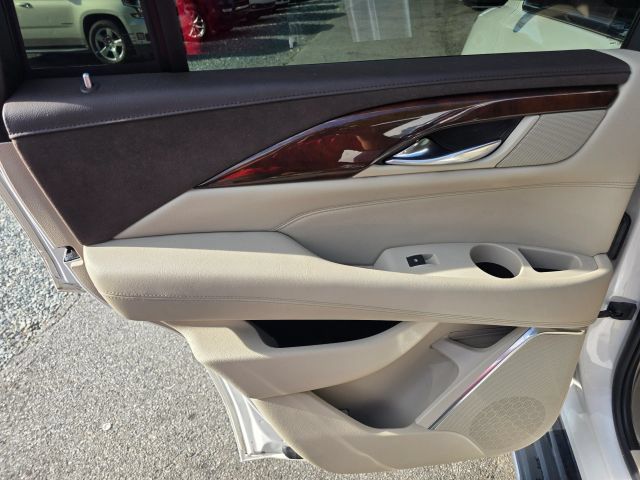 Used 2017 Cadillac Escalade Luxury AWD/4WD image 19