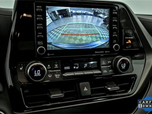 Used 2021 Toyota Highlander XLE image 21