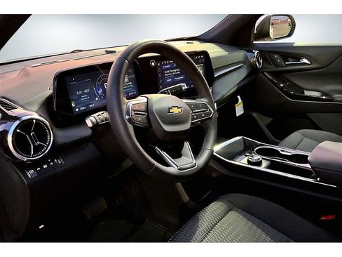 New 2026 Chevrolet Equinox LT image 7