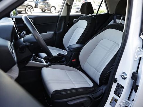 Used 2025 Hyundai Venue SEL FWD image 20