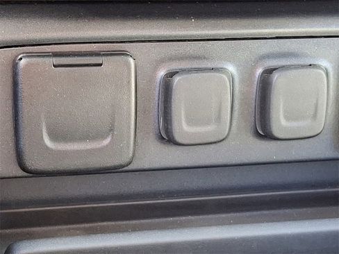 Used 2018 GMC Sierra 1500 SLT image 25