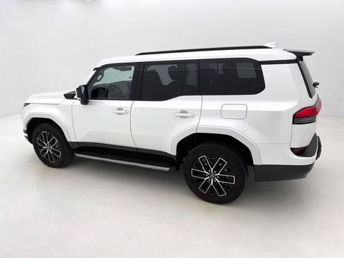 Used 2024 Lexus GX 550 image 10