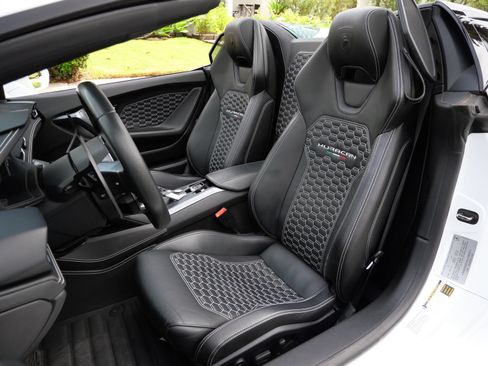 Used 2017 Lamborghini Huracan LP 580-2 RWD image 6