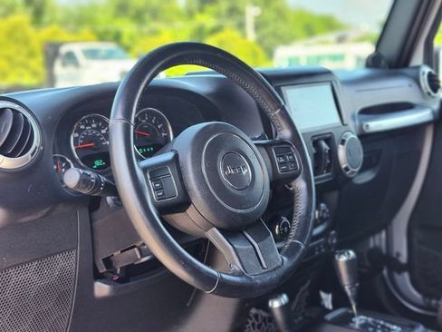 Used 2013 Jeep Wrangler Unlimited Sahara AWD/4WD image 18