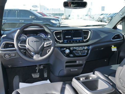 New 2026 Chrysler Pacifica Select FWD image 2