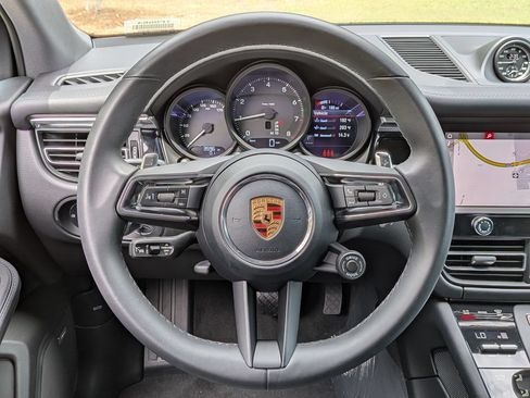 Certified 2026 Porsche Macan AWD/4WD image 7