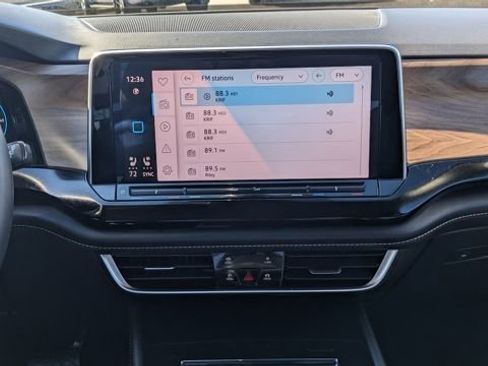 Used 2024 Volkswagen Atlas SE image 38