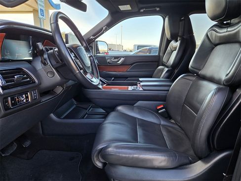 Used 2024 Lincoln Navigator Reserve image 10