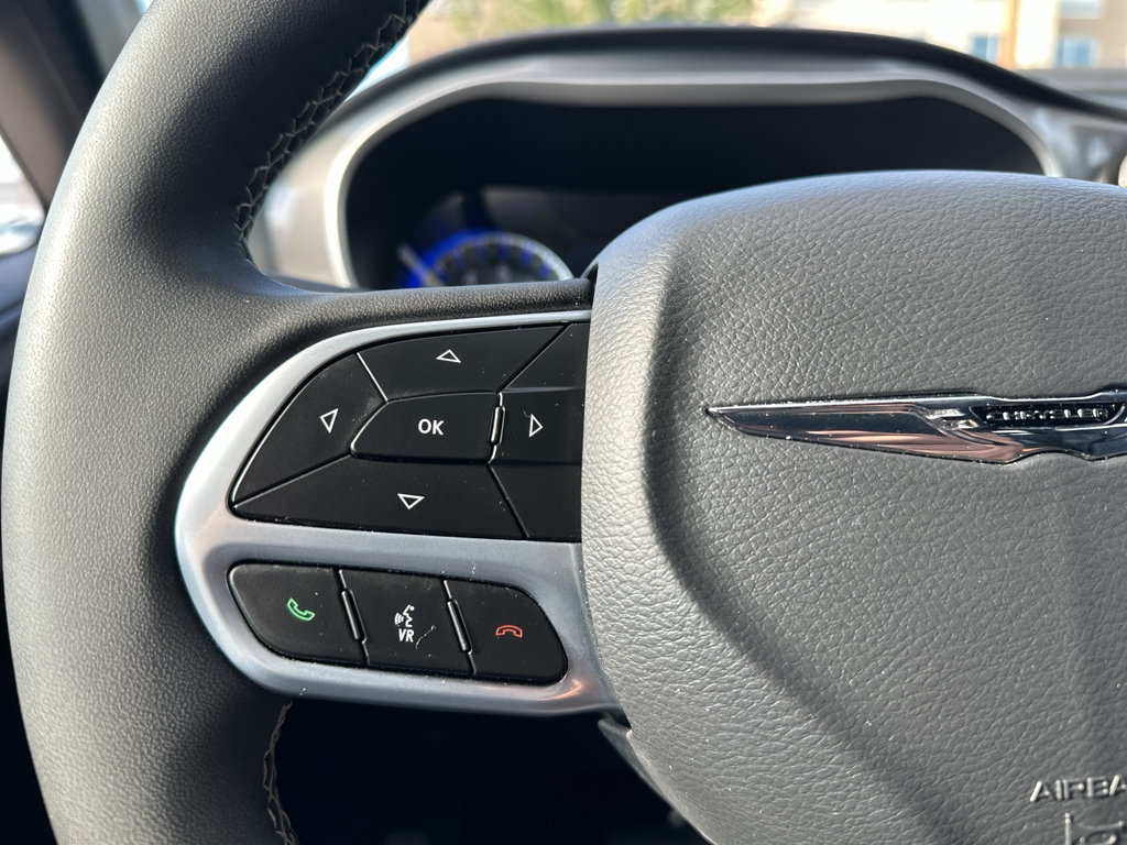 Used 2025 Chrysler Pacifica Select FWD image 23