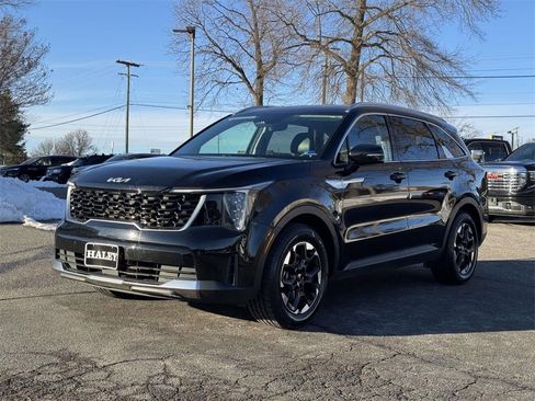 Used 2024 Kia Sorento S image 25