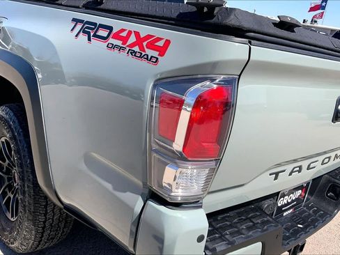 Used 2022 Toyota Tacoma TRD Off-Road w/ TRD Premium Off Road Package image 28