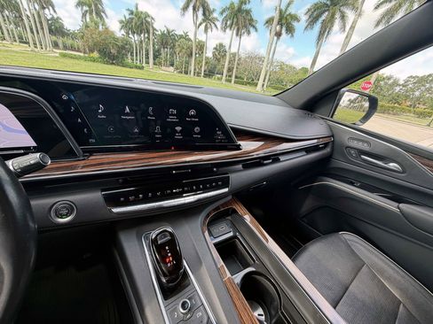 Used 2021 Cadillac Escalade ESV Premium Luxury w/ Performance Package RWD image 33
