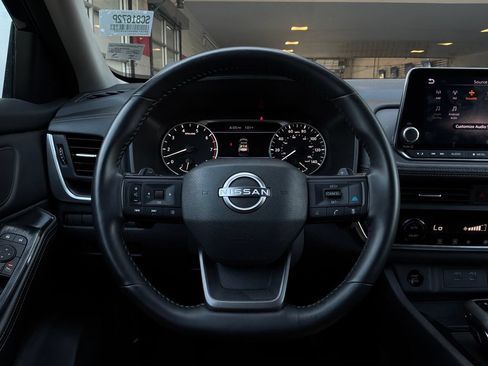 Used 2025 Nissan Rogue SV AWD/4WD image 36