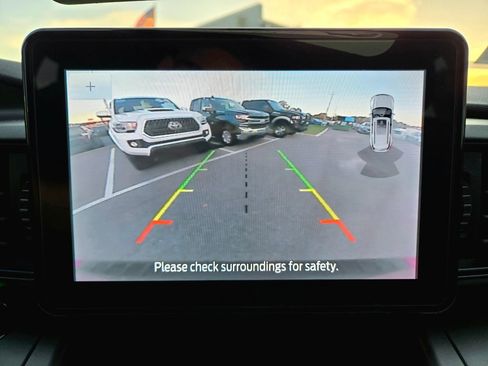 Used 2021 Ford Explorer XLT image 29