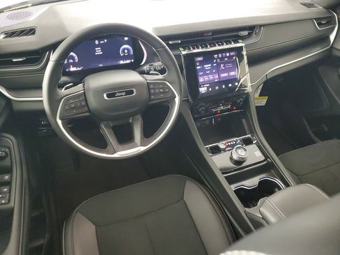 New 2025 Jeep Grand Cherokee Altitude image 15