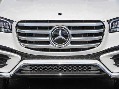 New 2026 Mercedes-Benz GLS 580 4MATIC image 7