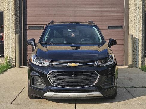 Used 2022 Chevrolet Trax LT FWD image 2