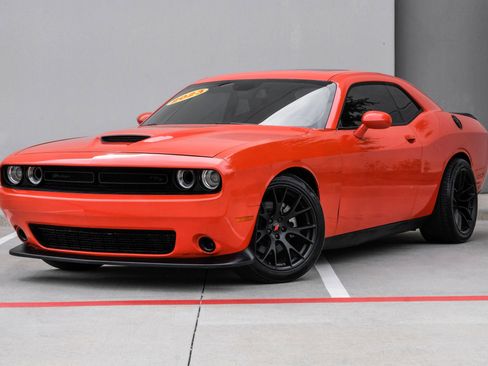 Used 2023 Dodge Challenger R/T w/ Blacktop Package RWD image 13