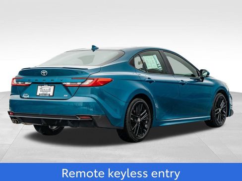 Used 2025 Toyota Camry SE image 7