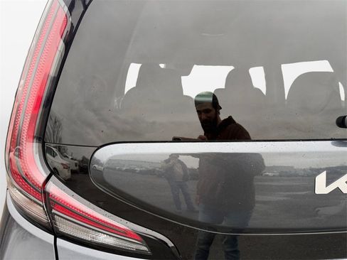 Certified 2023 Kia Soul LX image 21