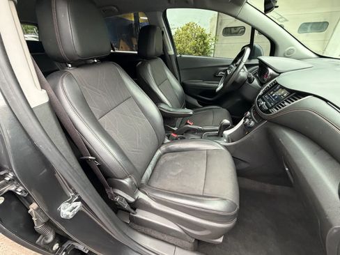 Used 2018 Chevrolet Trax LT w/ LT Convenience Package AWD/4WD image 32