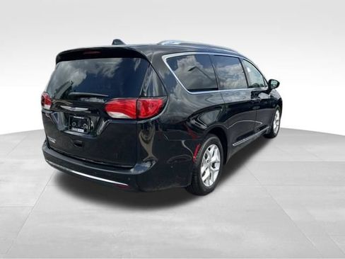 Used 2020 Chrysler Pacifica Touring-L Plus w/ Tire & Wheel Group FWD image 7
