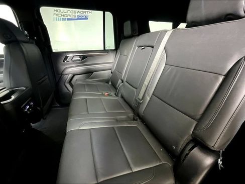 Used 2025 Chevrolet Suburban Z71 AWD/4WD image 21