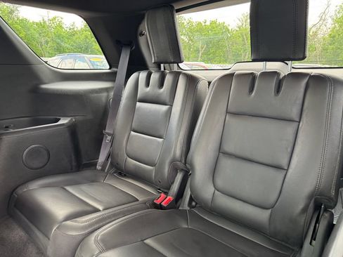Used 2014 Ford Explorer XLT w/ Equipment Group 202A AWD/4WD image 38